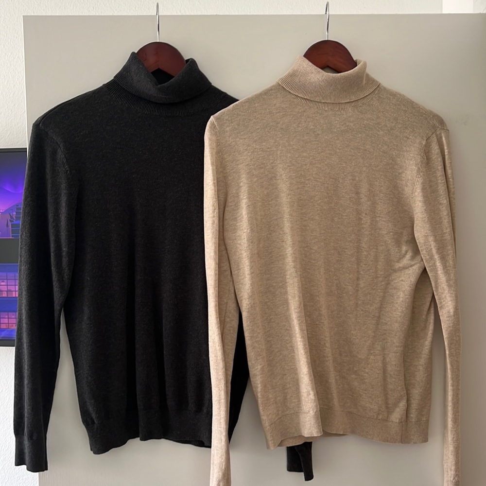 Two small mens turtlenecks